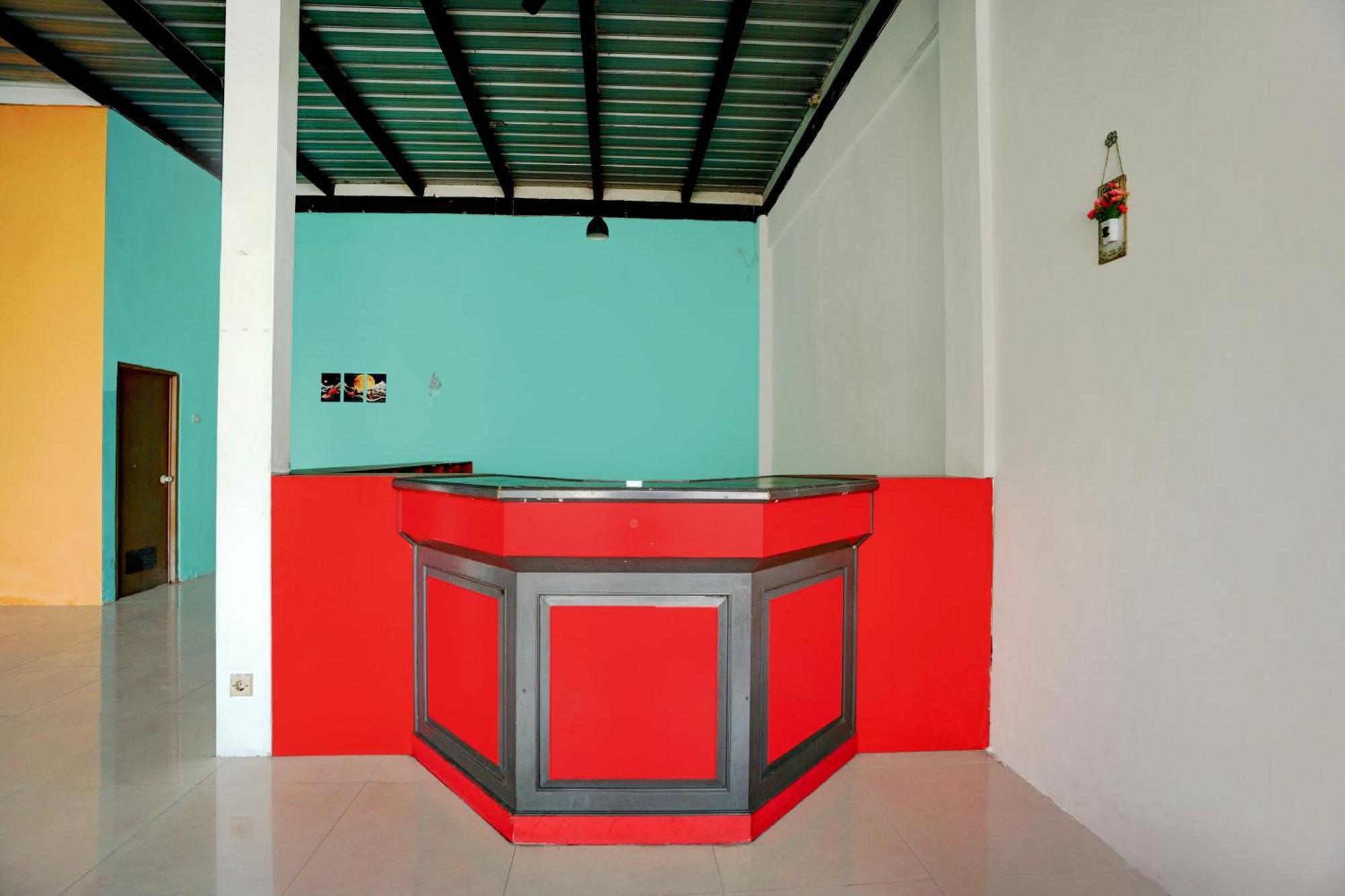 O Mojoanyar Near Terminal Bis Hotel 3*