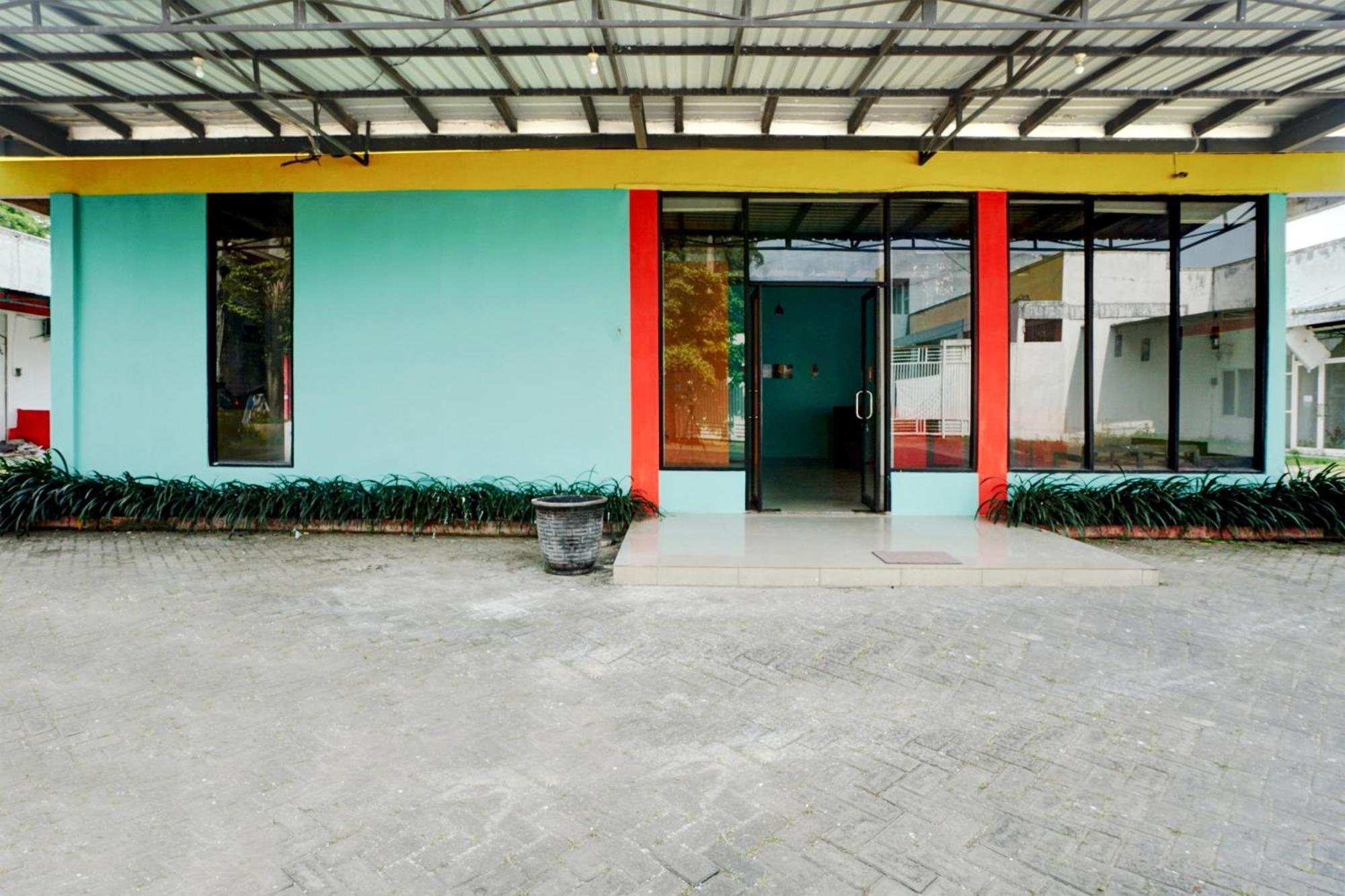 Hotel O Mojoanyar Near Terminal Bis 3*