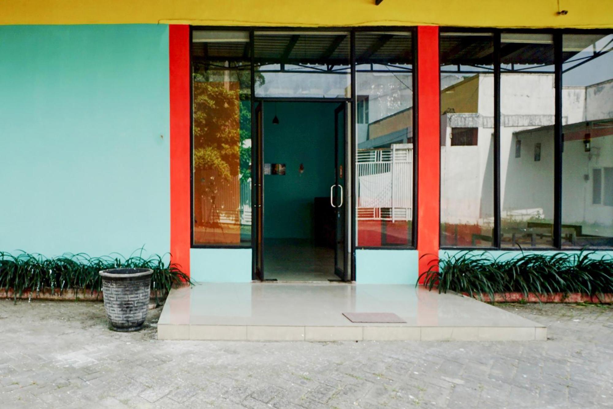 O Mojoanyar Near Terminal Bis